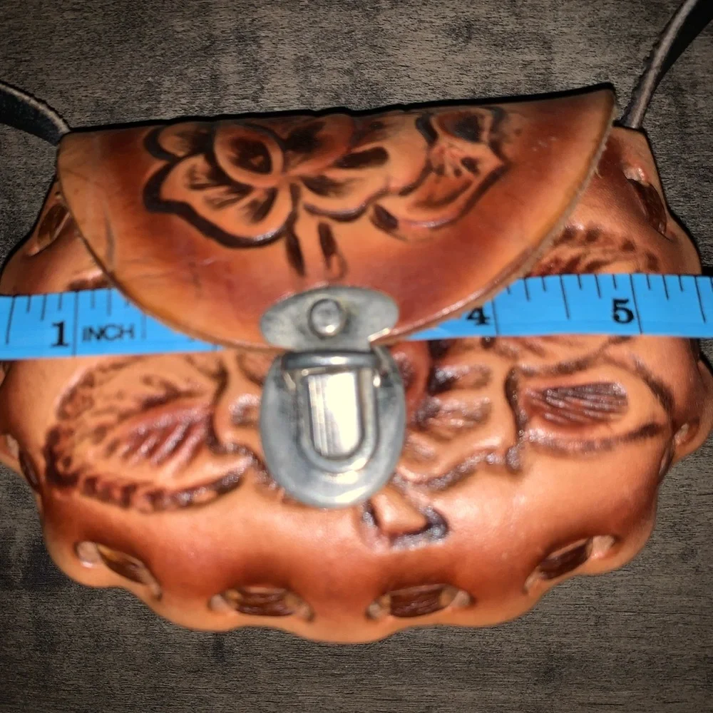 VINTAGE HANDMADE TOOLED LEATHER SMALL PURSE - Picture 6 of 9